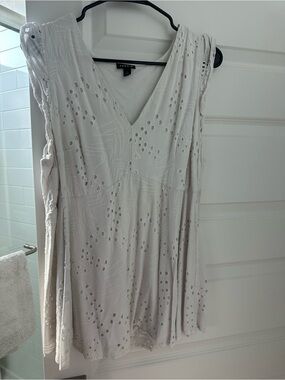 torrid White Eyelet V-Neck Tunic